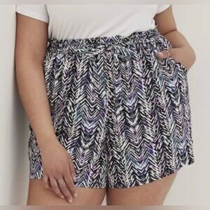 Torrid Black and White High Waist Geometric Shorts size 3